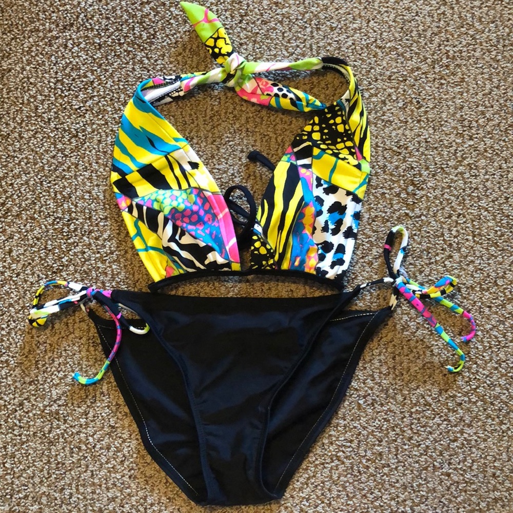 target brand xhilaration women’s bathing suit med